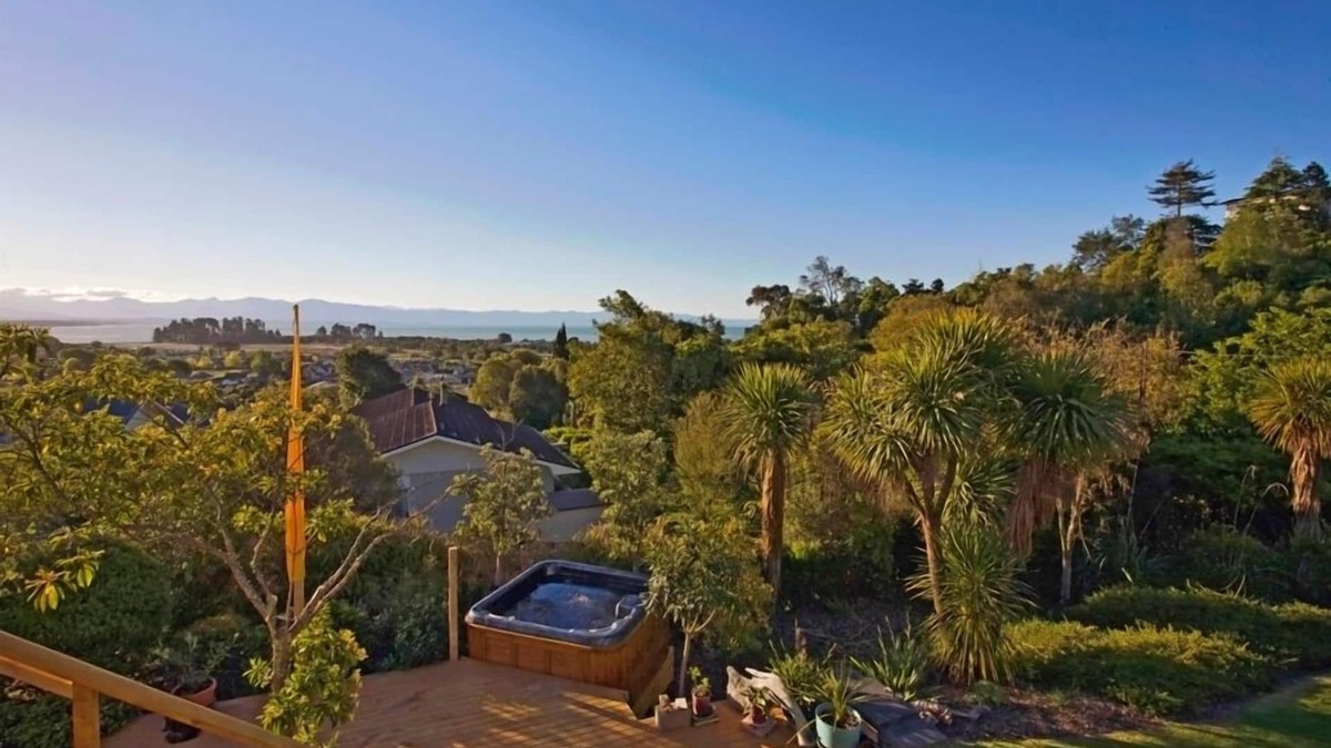 Tahunanui House | Tahuna Views - Sweeping Bay Views with a Spa Pool. Easy Walk to the Beach!