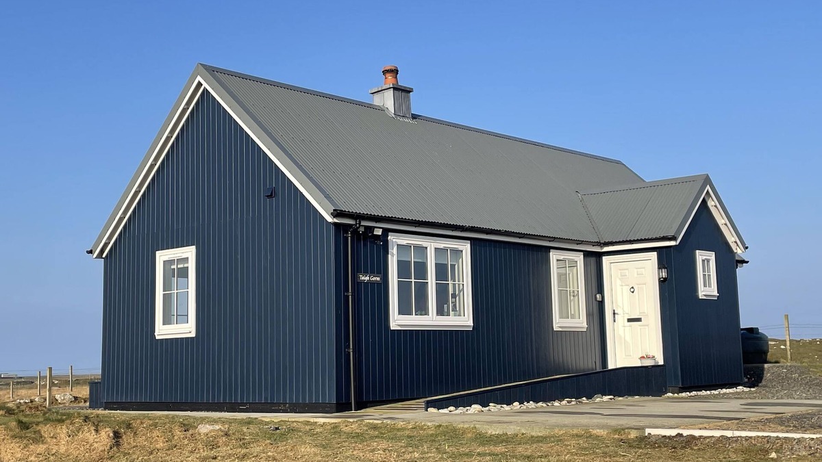 Baleshare Cottage | TAIGH GORM, family friendly, character holiday cottage in Balivanich