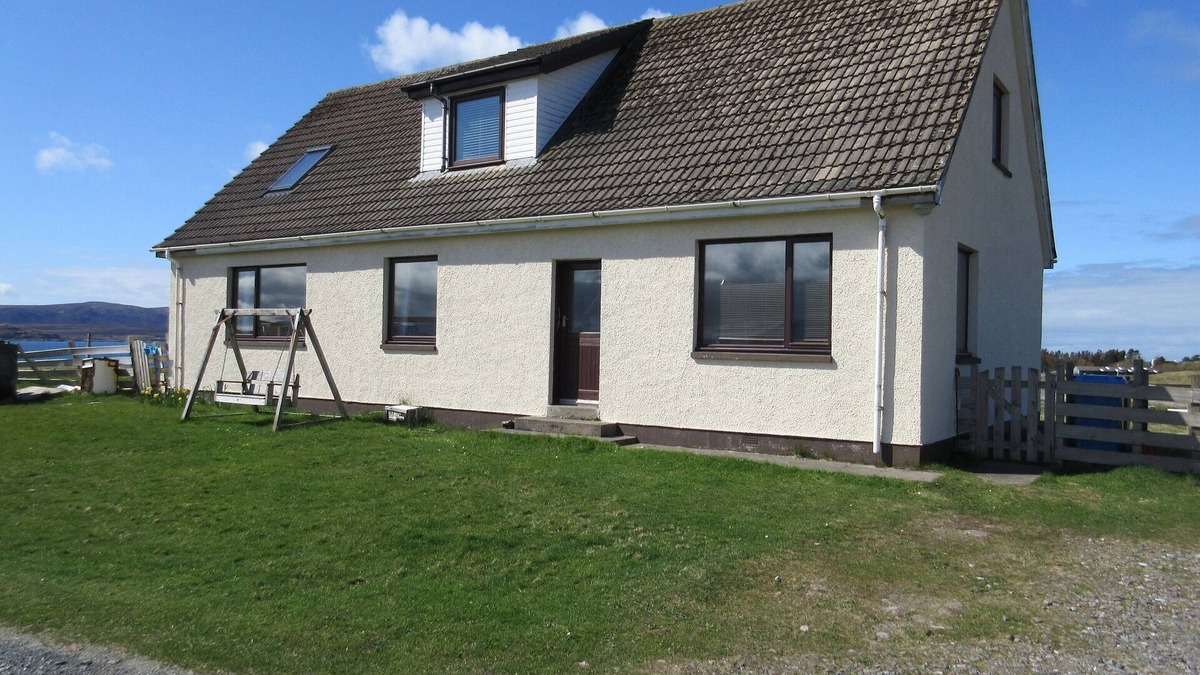 Mellon Charles Apartment | Taighali Apartment Aultbea IV22 2JN overlooking Loch Ewe pet friendly 762 ft2