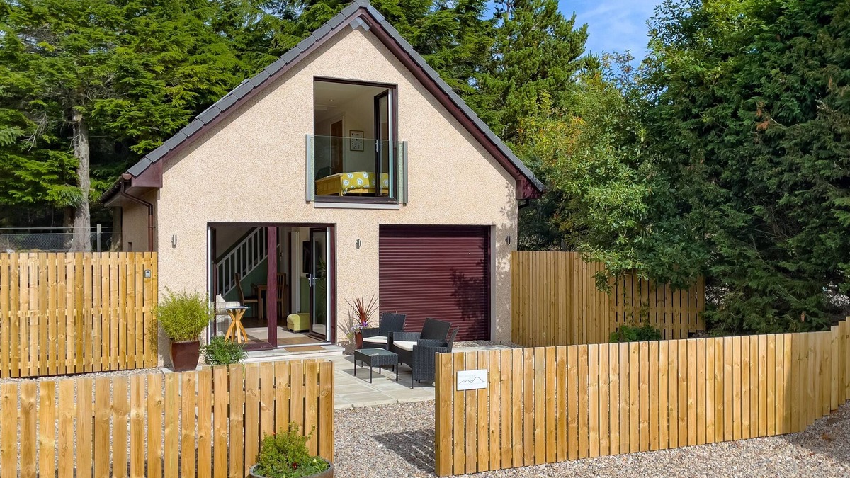 Archiestown Apartment | Taighsona Bothy, Speyside - amazing views!