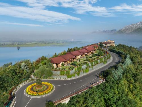 Nishat-Shalimar Hotel | Taj Dal View Srinagar