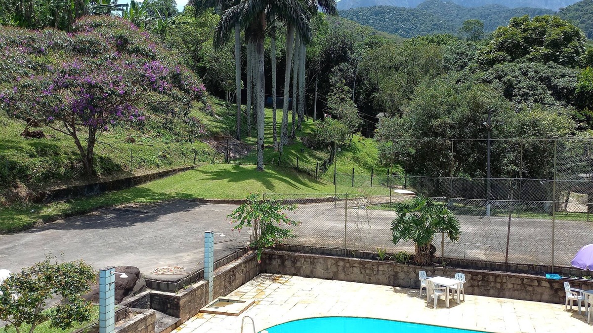 Barreira House | Takamoto site a lovely place with a pool