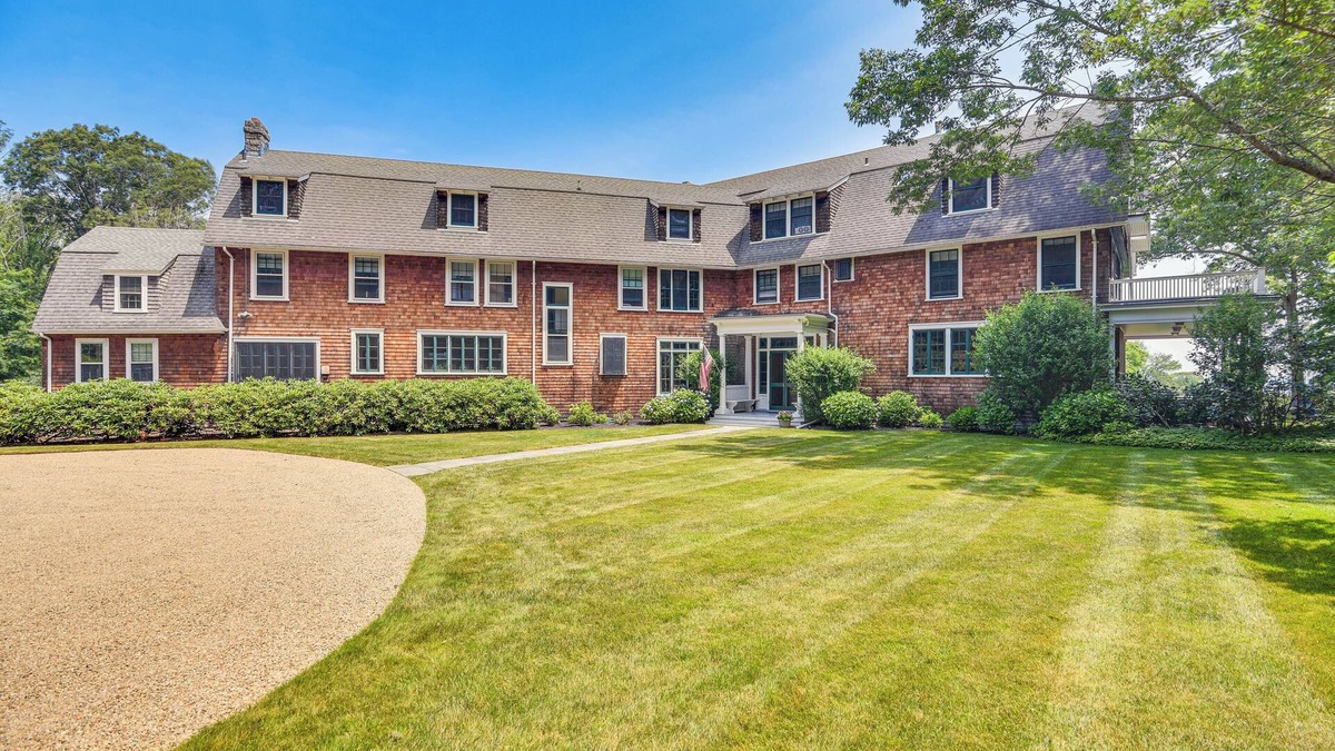 Saunderstown House | Take a 3 day Luxury stay in New England