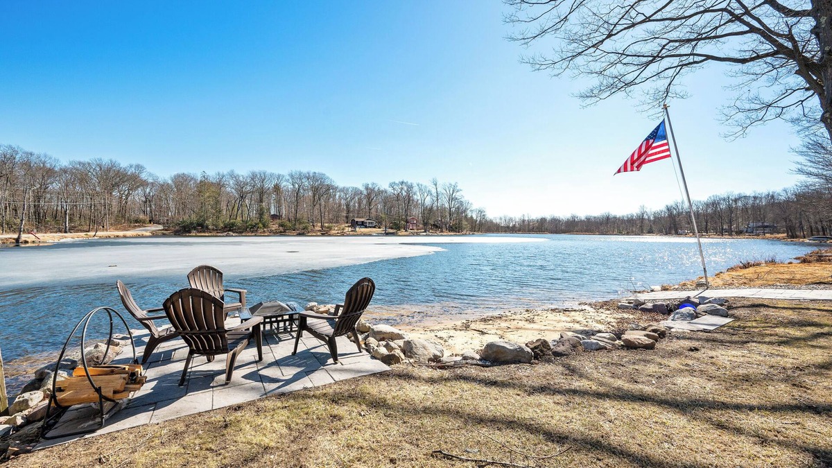 Swartswood House | Take a break and unwind at Plymouth Lakefront Retreat with a Hot Tub