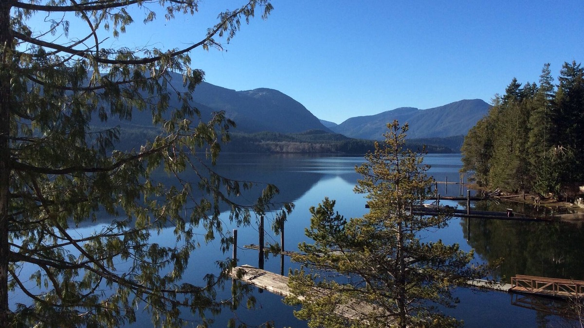 Port Alberni House | Take a deep breath.unwind and let the natural beauty take you away.