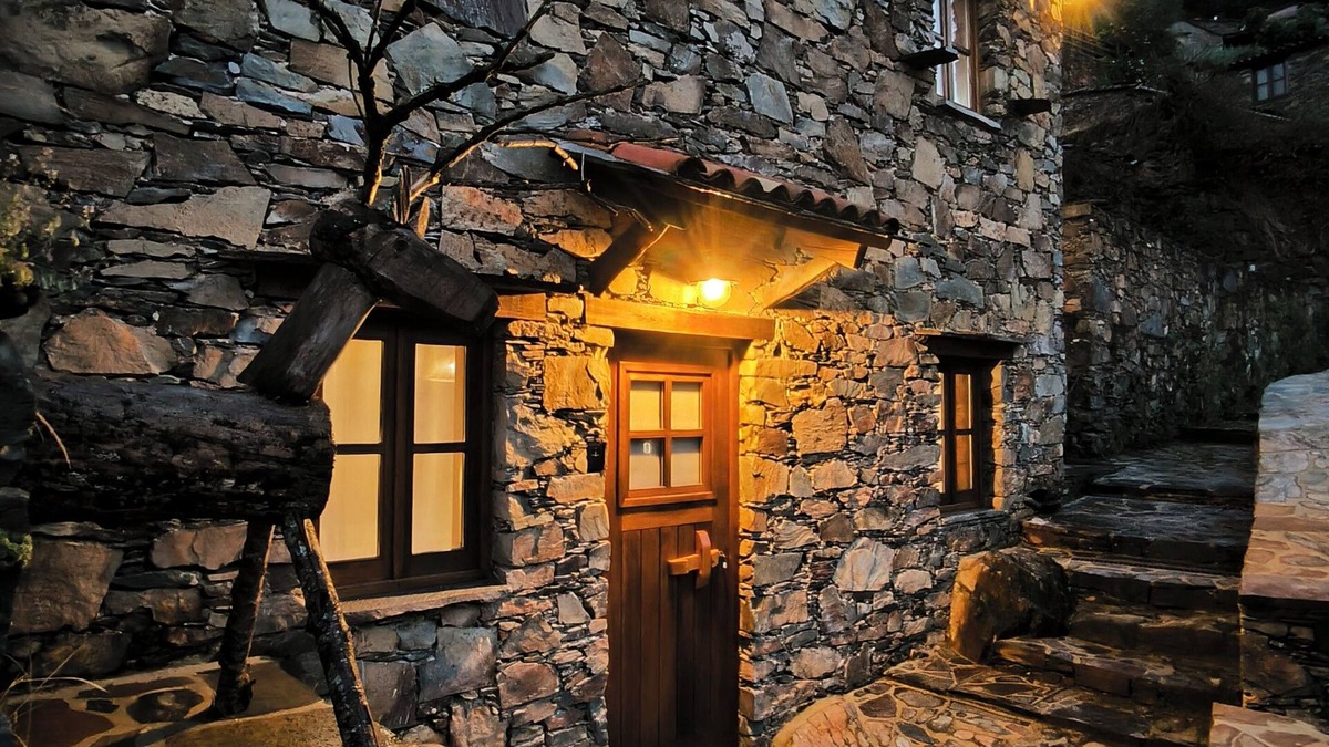 Lousa House | Talasnal Corner