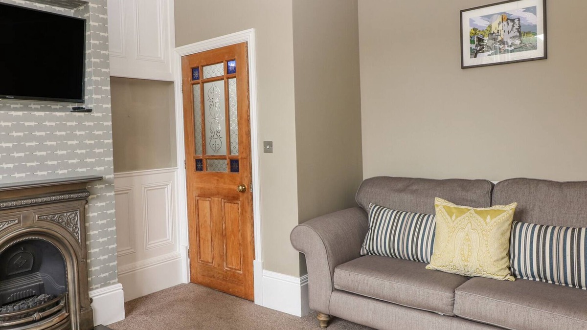 Castleton Cottage | TALBOT HOUSE, pet friendly, with a garden in Castleton, Peak District