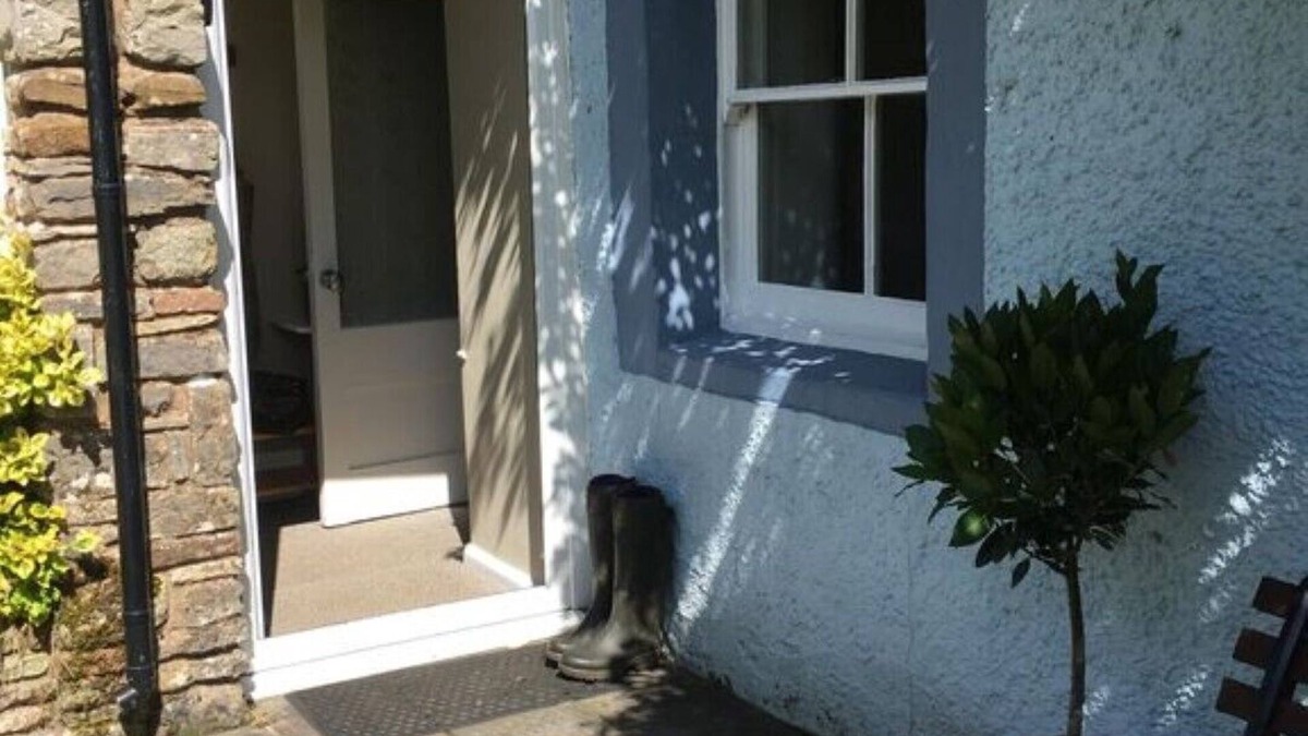 Helton House | Talbot House Sleeps 5 (3 Bedrooms)