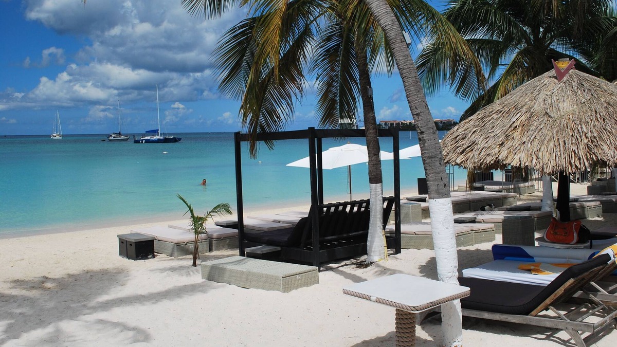 Oranjestad Hotel | Talk of the Town Hotel and Beach Club