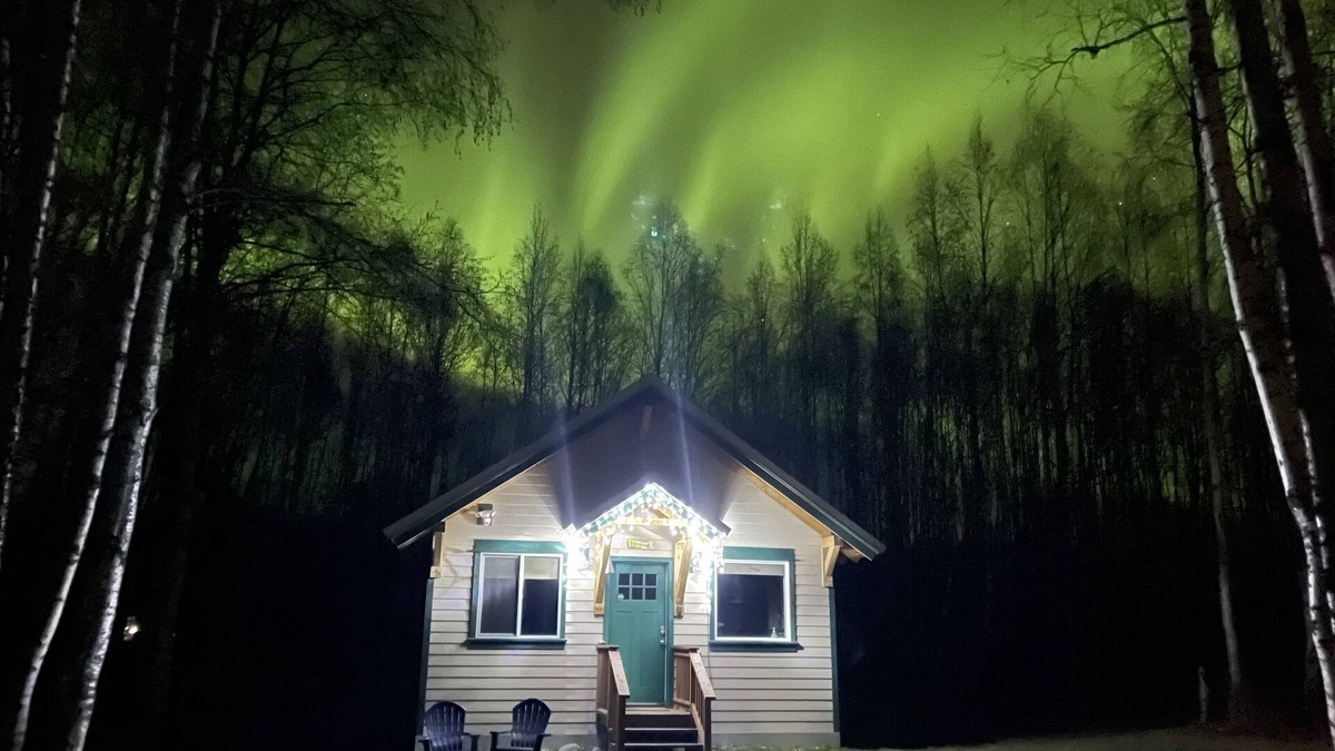Susitna North Cottage | Talkeetna’s Mount Dall Cottage - WiFi&laundry - easy access from Parks Highway!