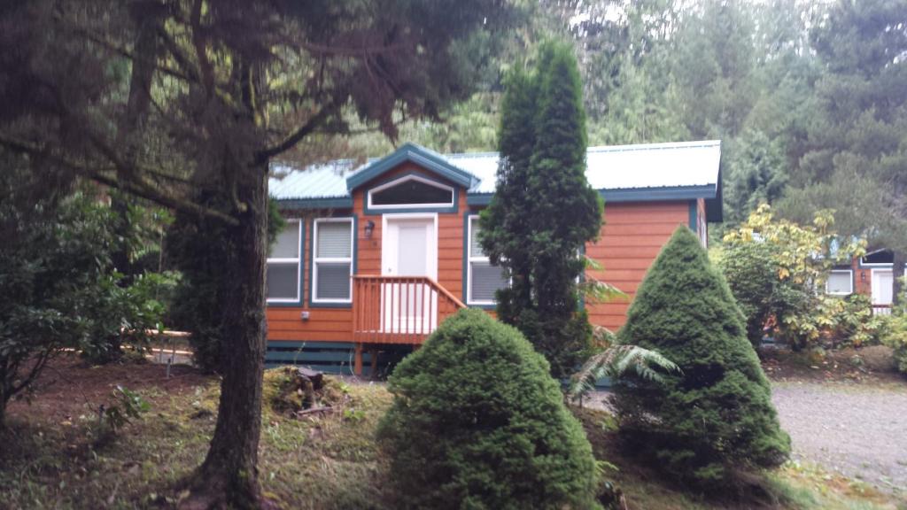 Fall City Resort | Tall Chief Camping Resort Cottage 1