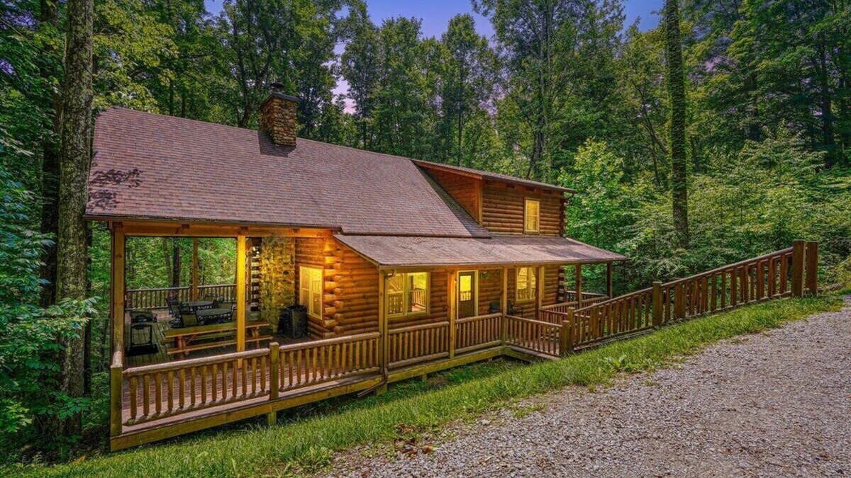 Logan Cabin | Tall Timbers Lodge | Hocking Hills