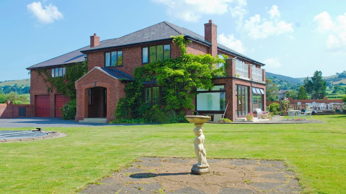 Llandyrnog Cottage | TALL TREES, pet friendly, character holiday cottage in Llandyrnog