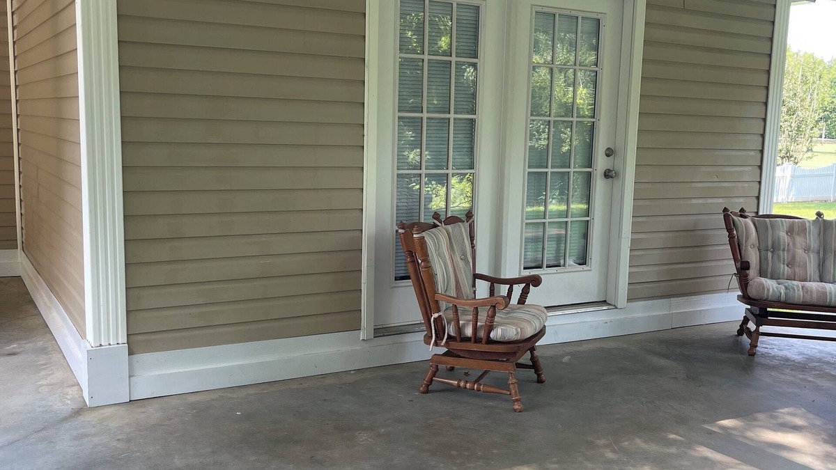 Oxford House | Talladega Nights Bedroom and Bath with Separate Entrance, on Choccolocco Creek.