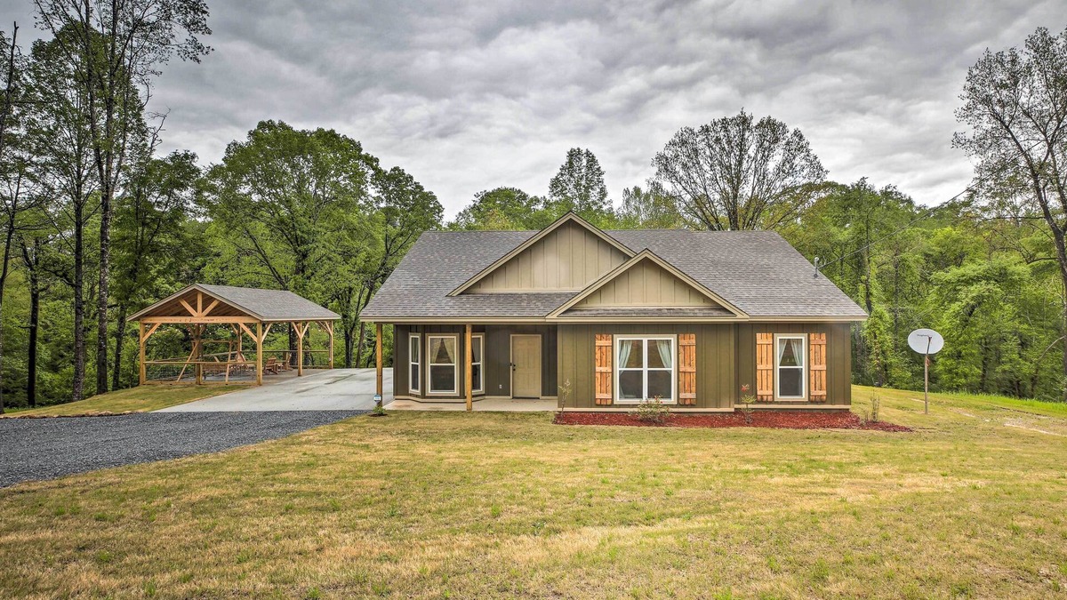 East Tallassee Cabin | Tallassee Creekside Cabin w/Forest Views!