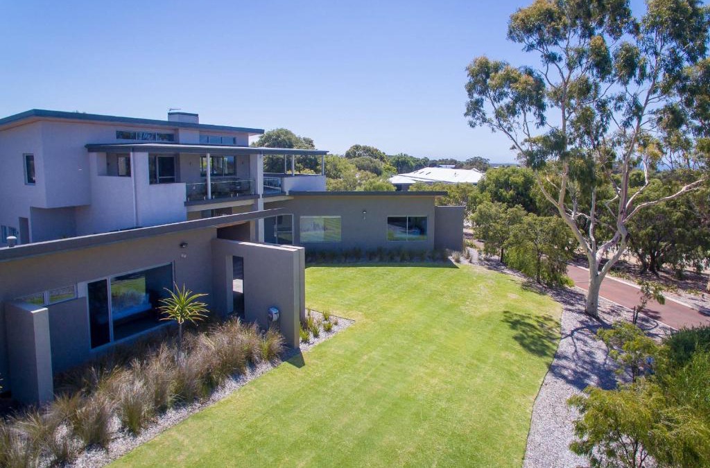 Eagle Bay House | Talo House I Private Properties
