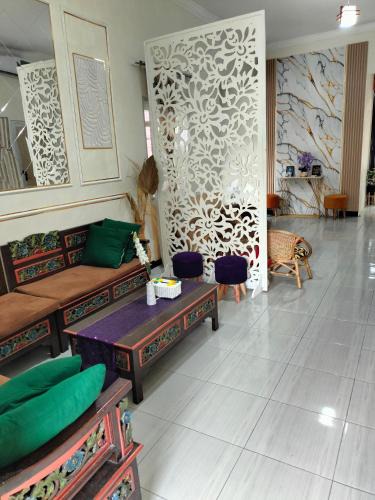 Madiun House | Taman Salak Homestay -5BR Entire House