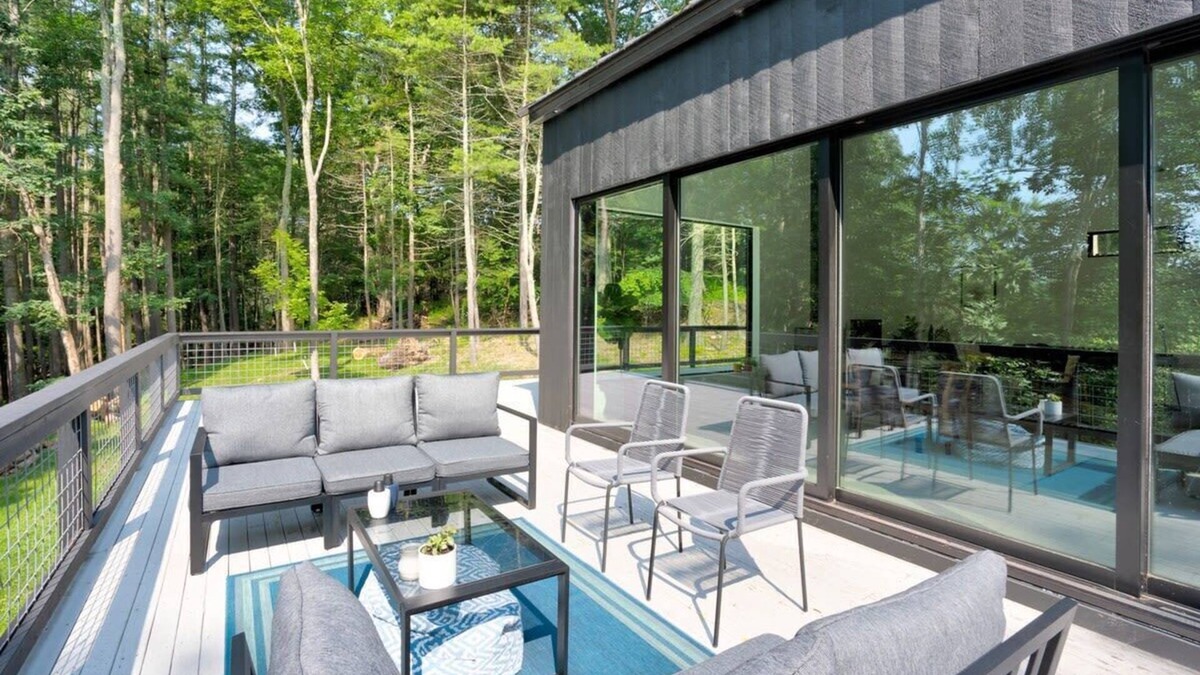 Beach Lake House | Tamarack House - Chic Modern near Narrowsburg