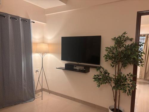 Pali Hill Apartment | Tamarind House 2BHK Off Carter Rd Bandra West