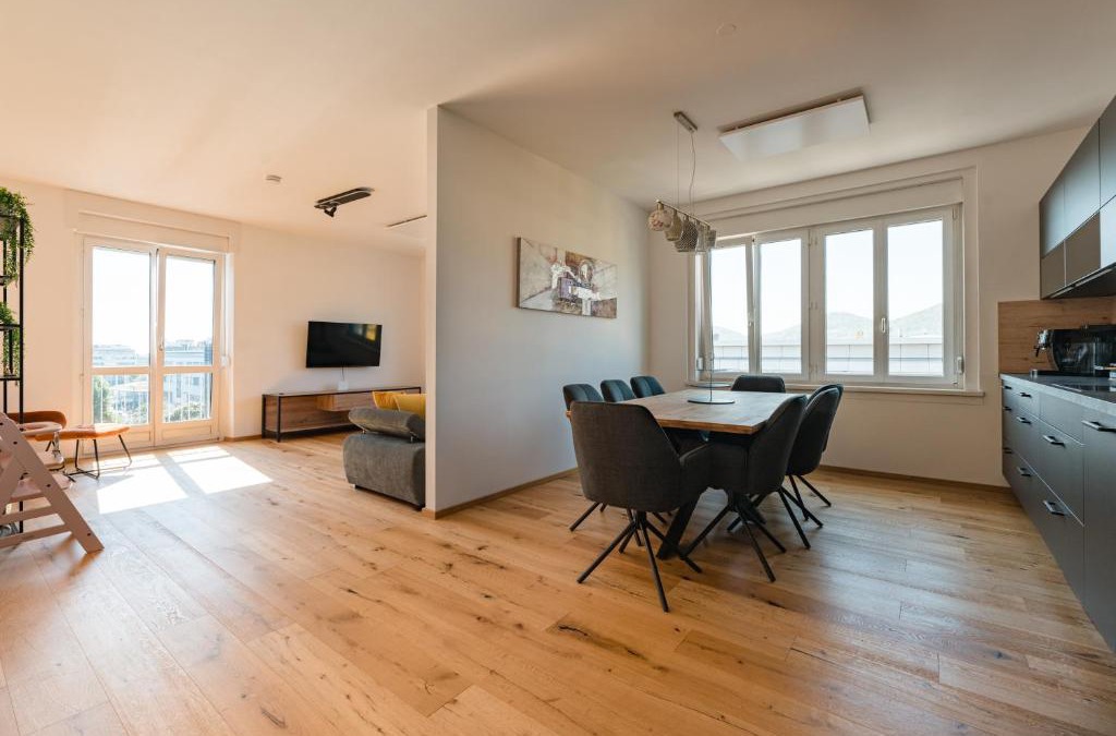 Lend Apartment | TAMLiving Center Luxury 4 rooms Smart TV Kitchen Great View