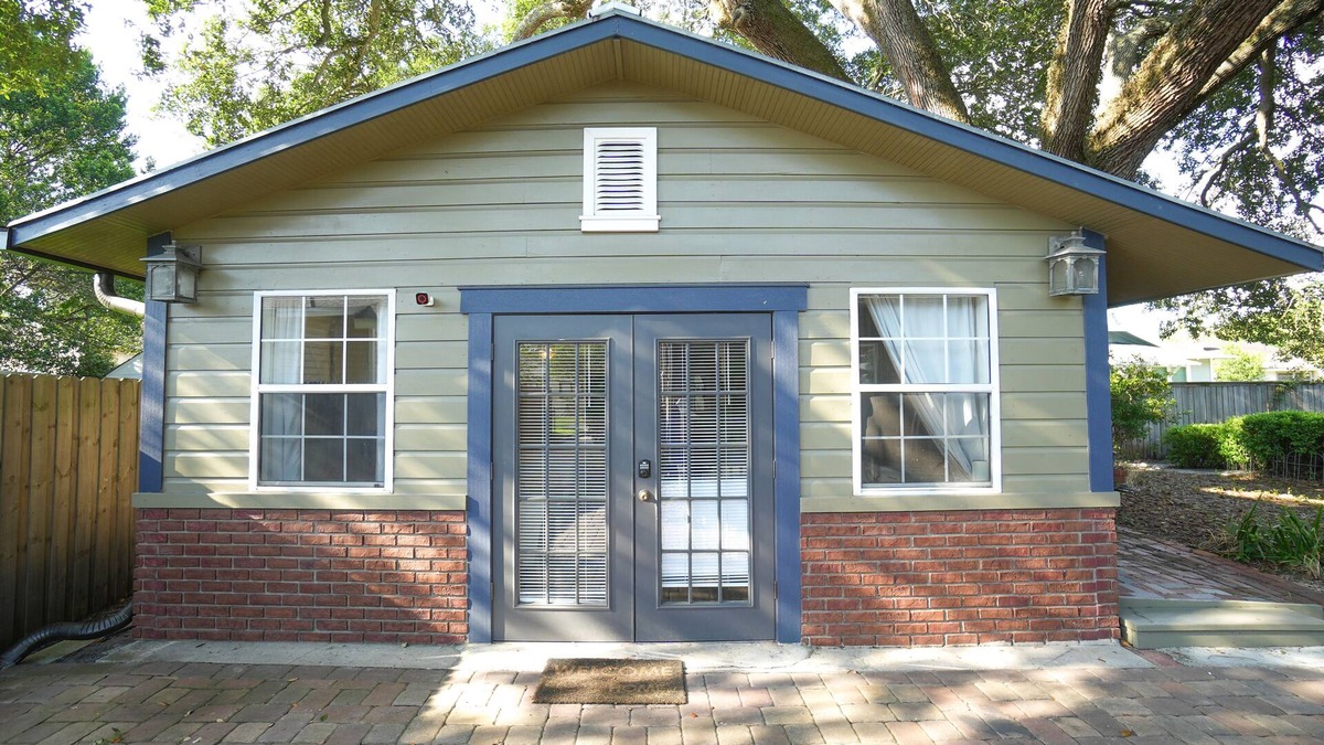 South Seminole Heights House | Tampa Bungalow 110 W Alva Street