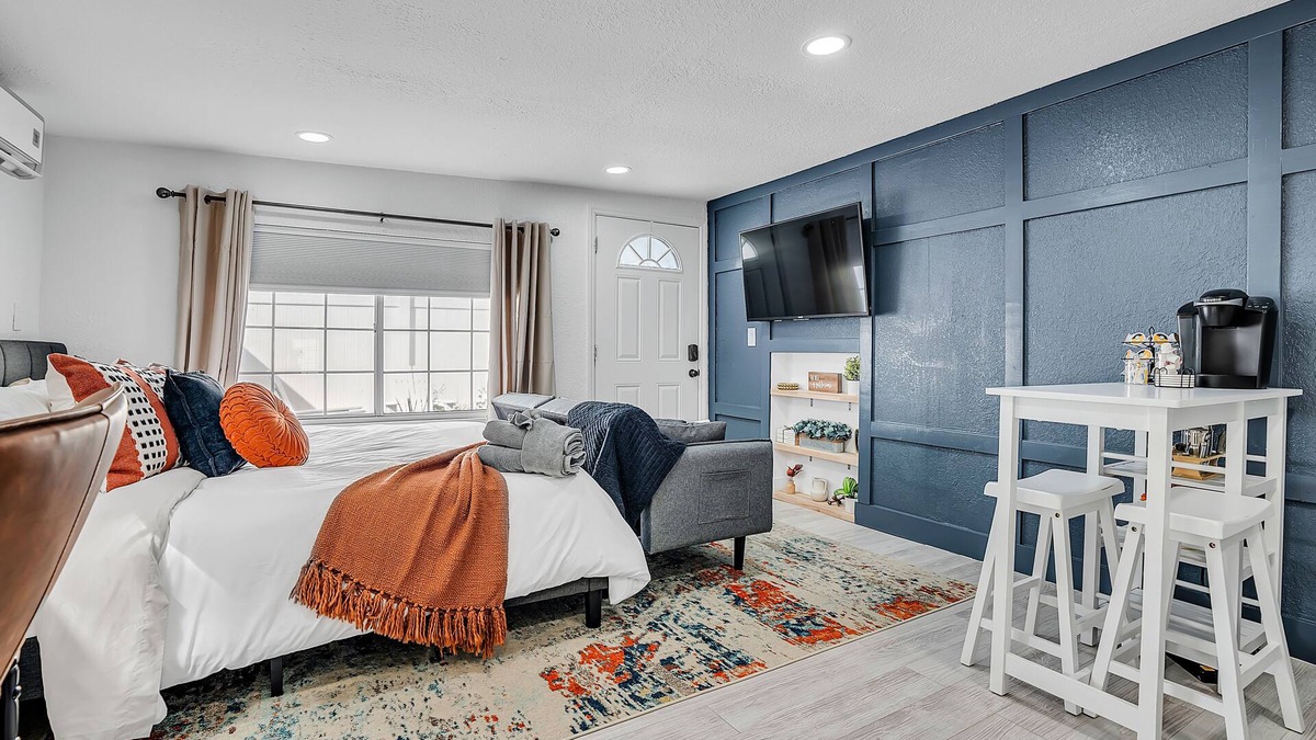 Town N County Park Apartment | Tampa's Hidden Gem - 1BR/1BA Guest Suite