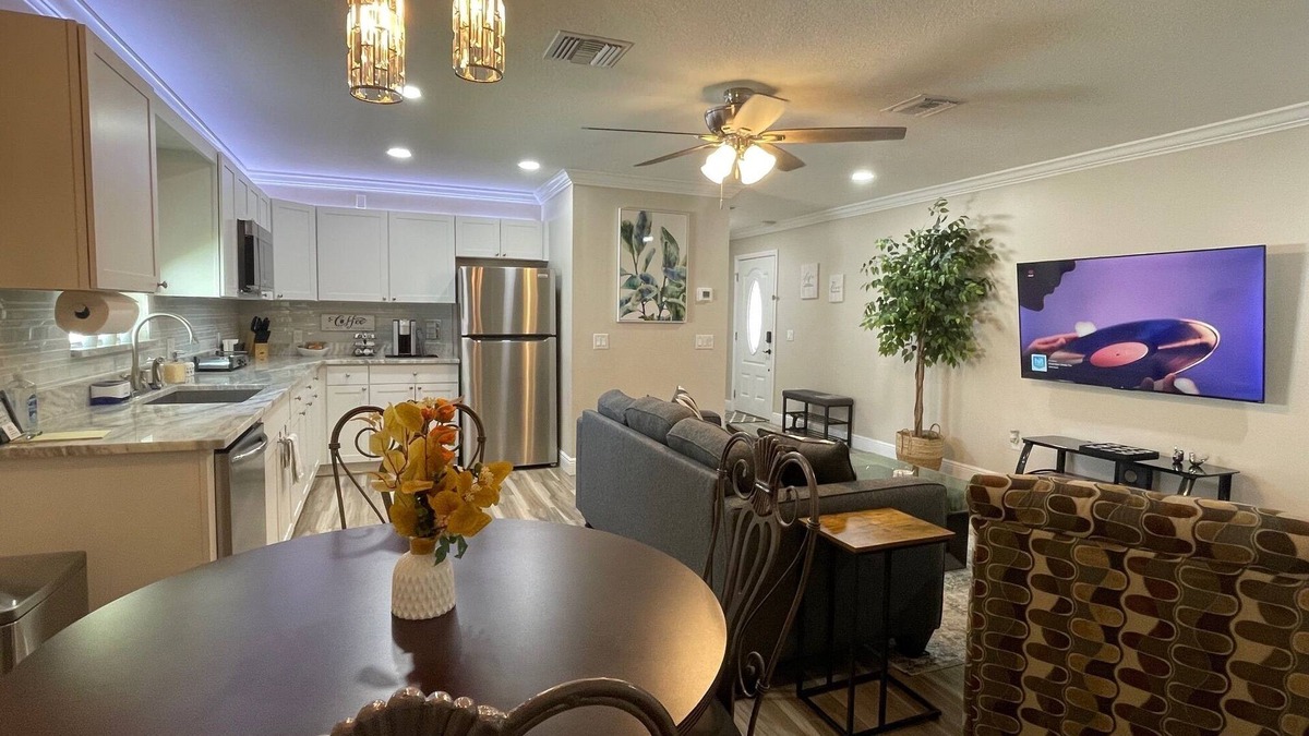 Lake George House | Tampa Super Suite