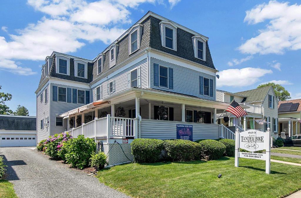 Wall Bed & Breakfast | Tandem Bike Inn