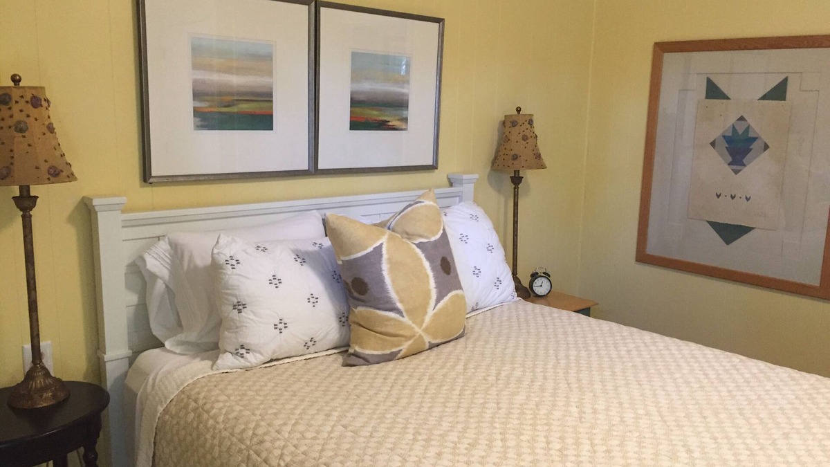 Southern Pines Apartment | Tanglewood Farm B&B - Tally Ho Suite 1 BR/1BA Private Apartment on Horse Farm