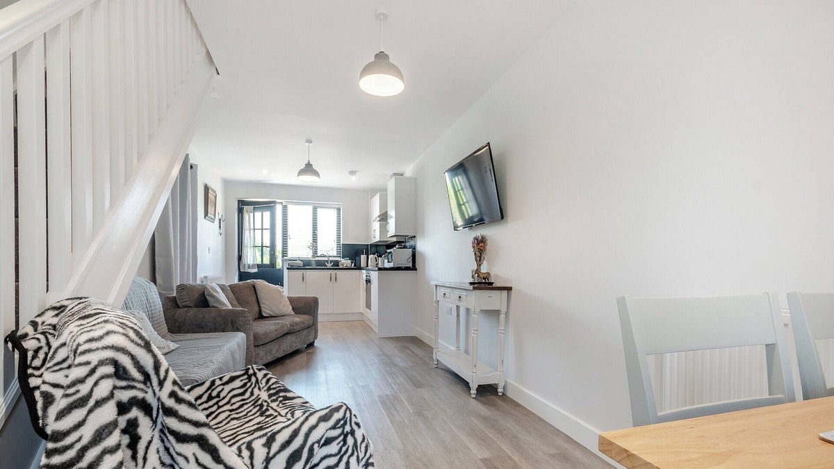 Laverton Cottage | Tanglin Farm - Wonky Donkey