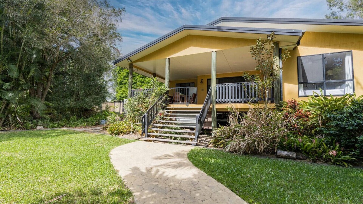 Tannum Sands House | Tannum Tides - Sleeps 8 w/Pool & Boat Parking