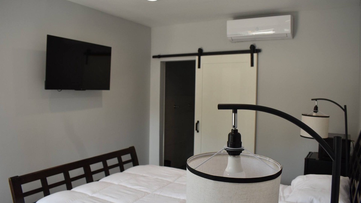 Tannersville Hotel | Tannersville Village on Saw Mill Creek Room #1- 1 Queen