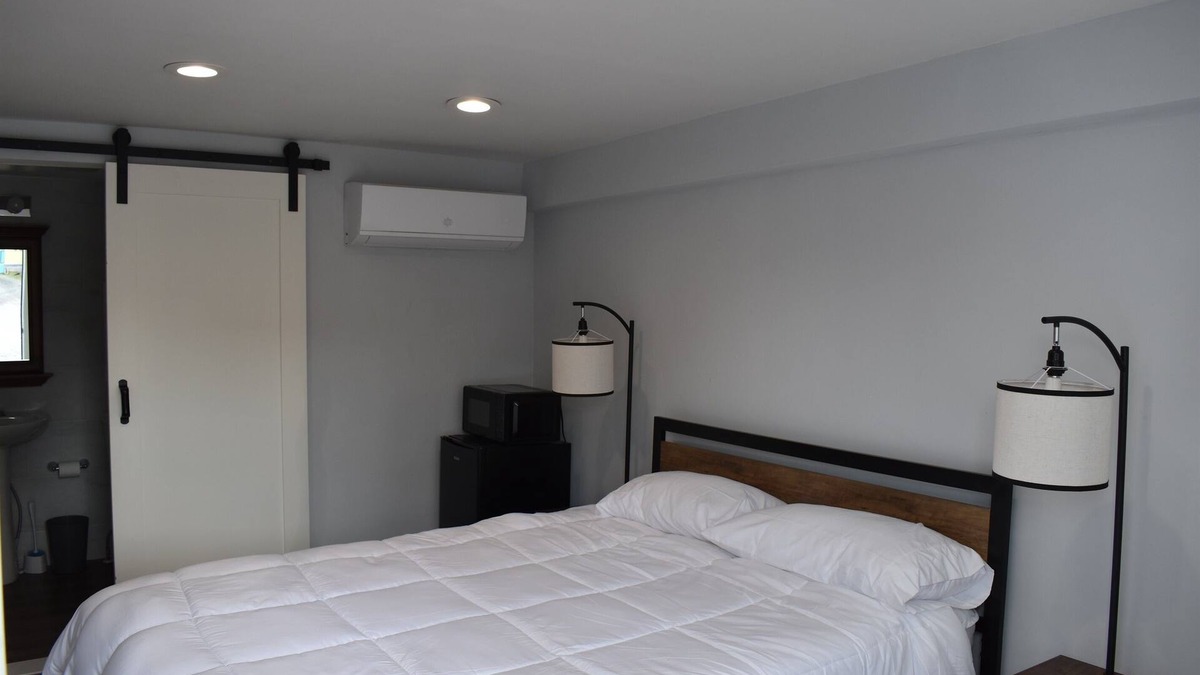 Tannersville Hotel | Tannersville Village on SawMill Creek Room #4- 1 Queen