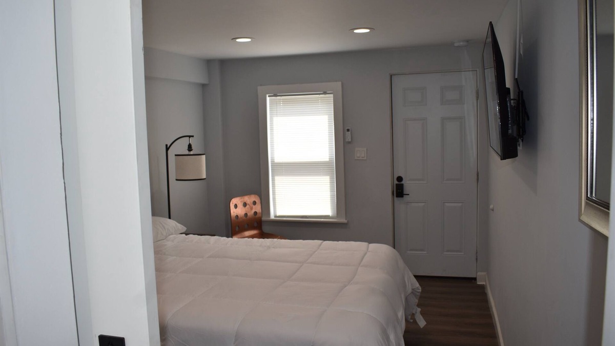 Tannersville Hotel | Tannersville Village on SawMill Creek Room #5 - 1 Queen