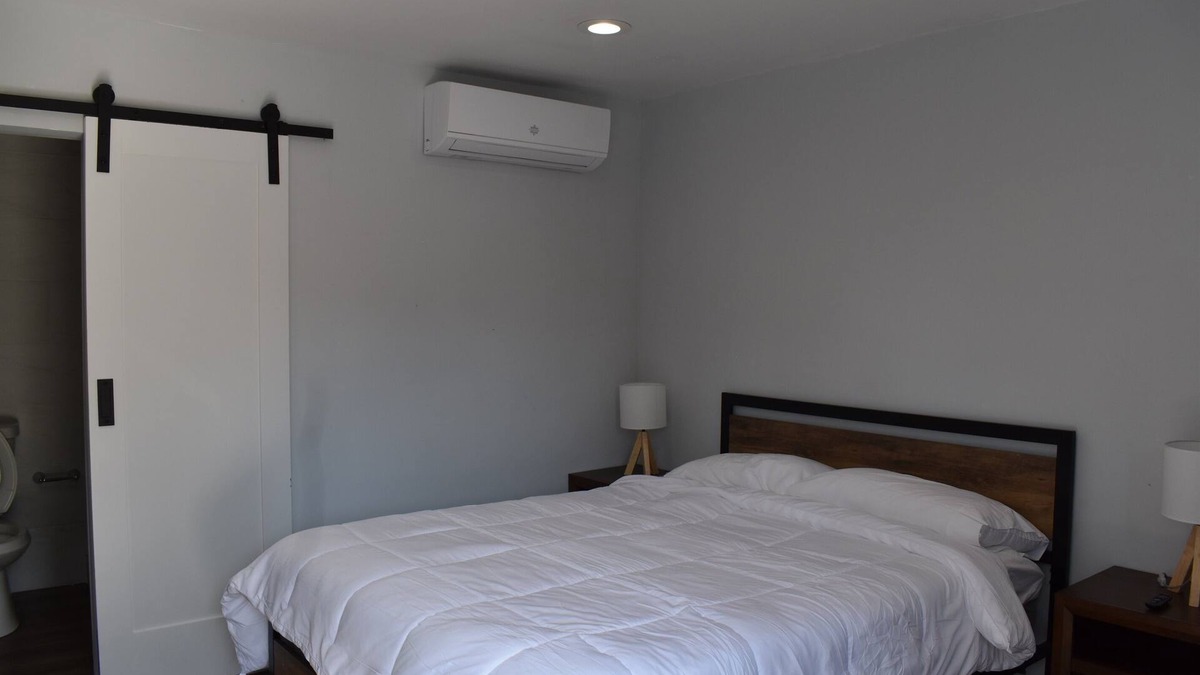 Tannersville Hotel | Tannersville Village on SawMill Creek Room #6 - 1 Queen