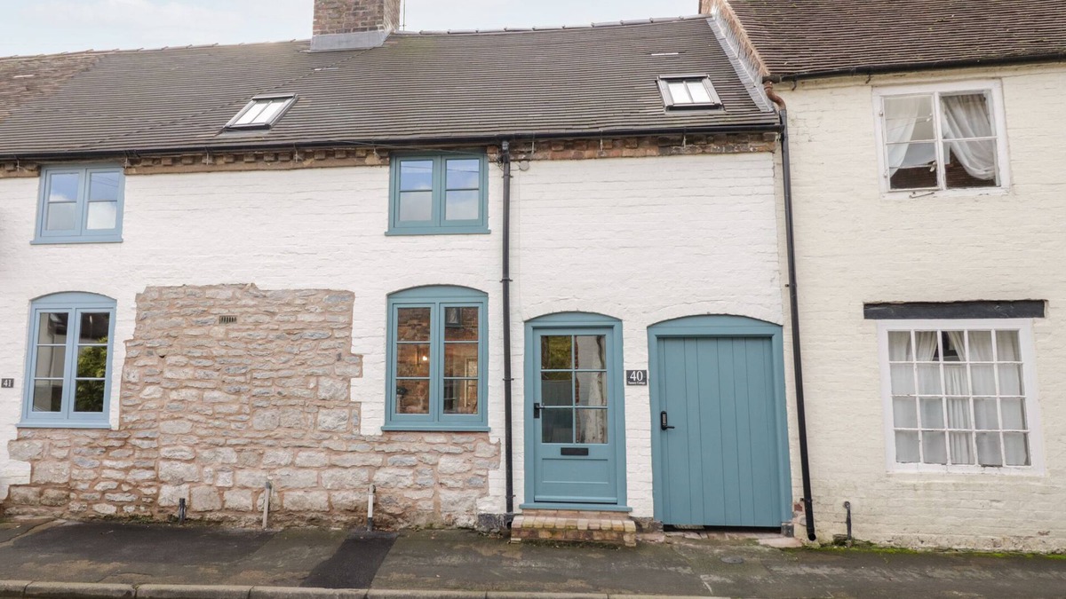 Much Wenlock Cottage | TANNERY COTTAGE, pet friendly, with open fire in Much Wenlock