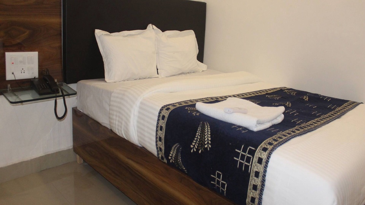 Sakinaka House | Tanvi Guest House