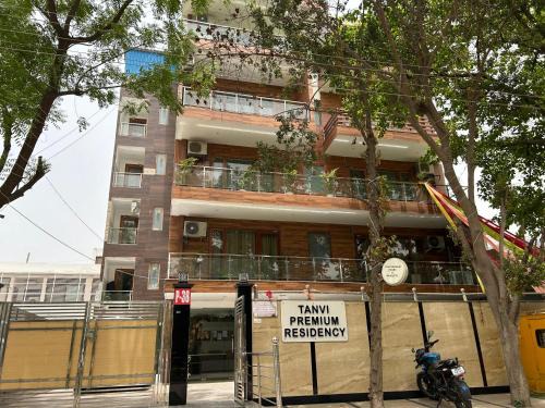 New Manali Hotel | Tanvi Premium Residency-Close to Artemis, Medanta & Fortis