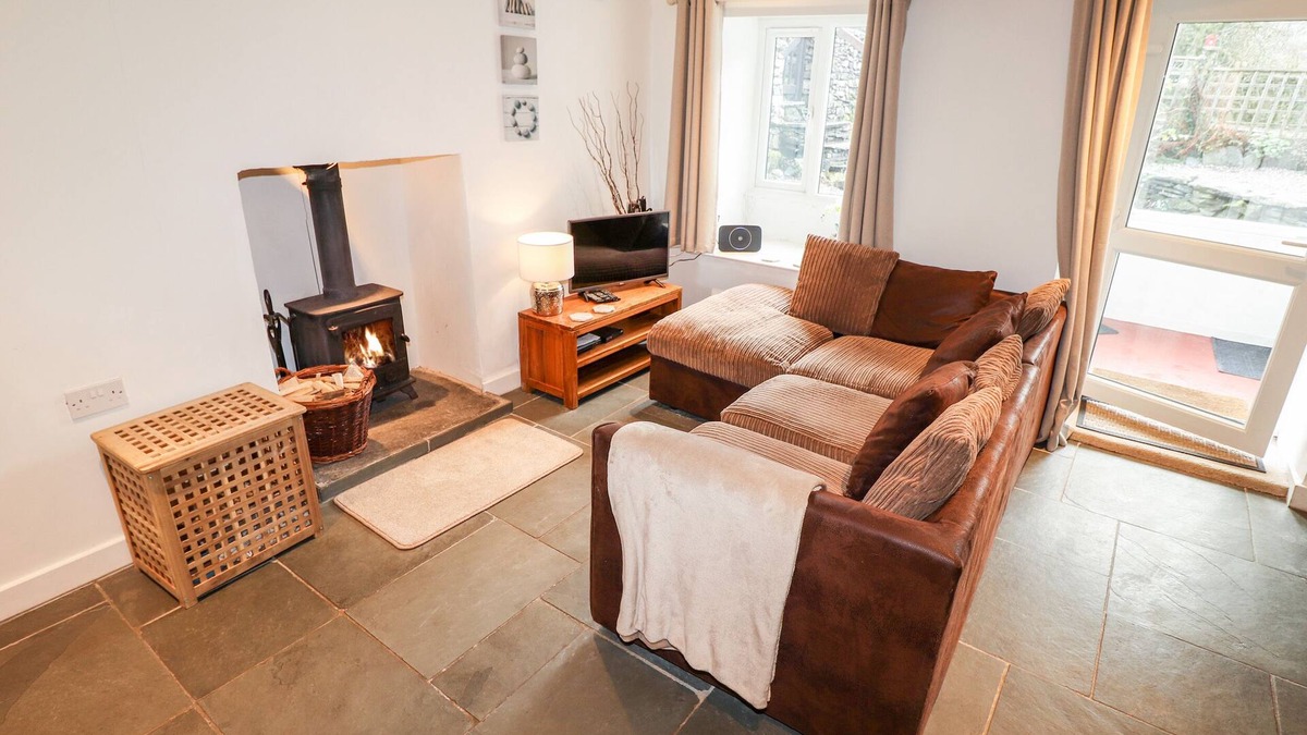 Low Newton Cottage | TANYARD COTTAGE, pet friendly, with open fire in Lakeside