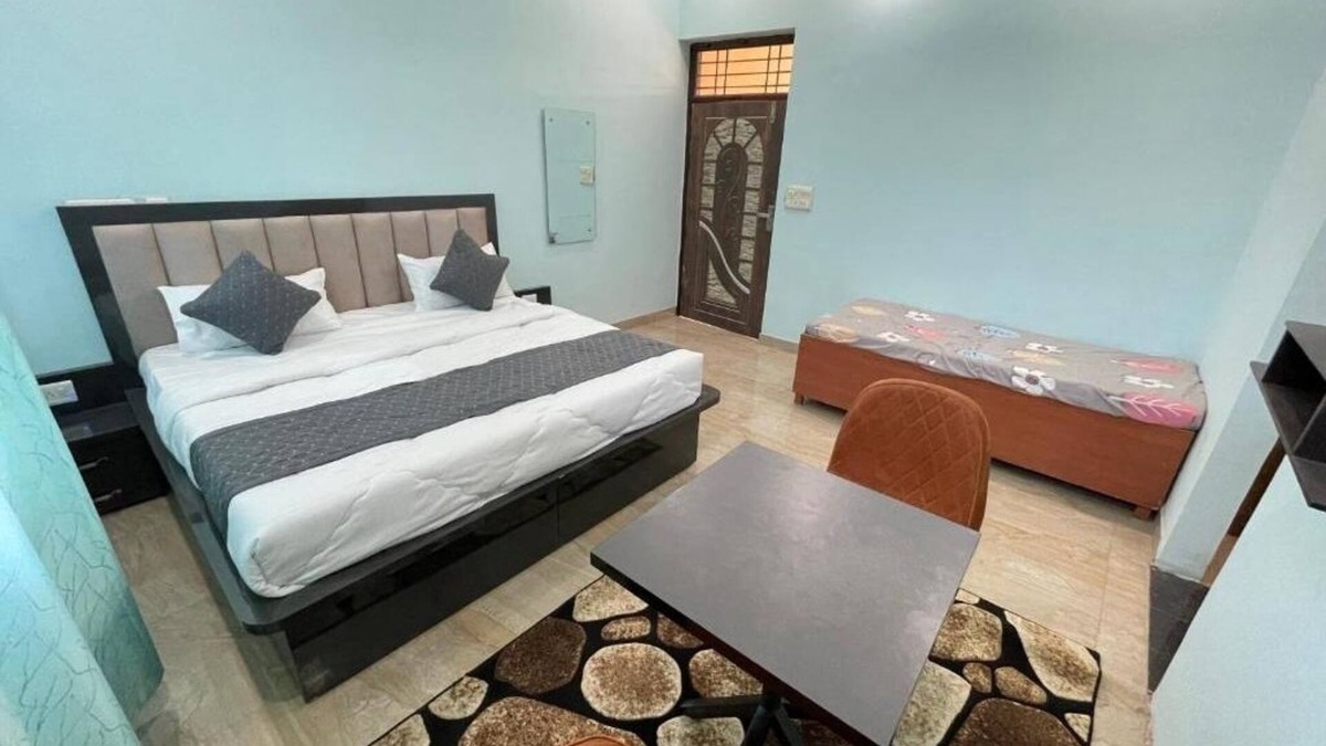 Basai Apartment | Taran Bliss Home stay : Family Room with Bathroom