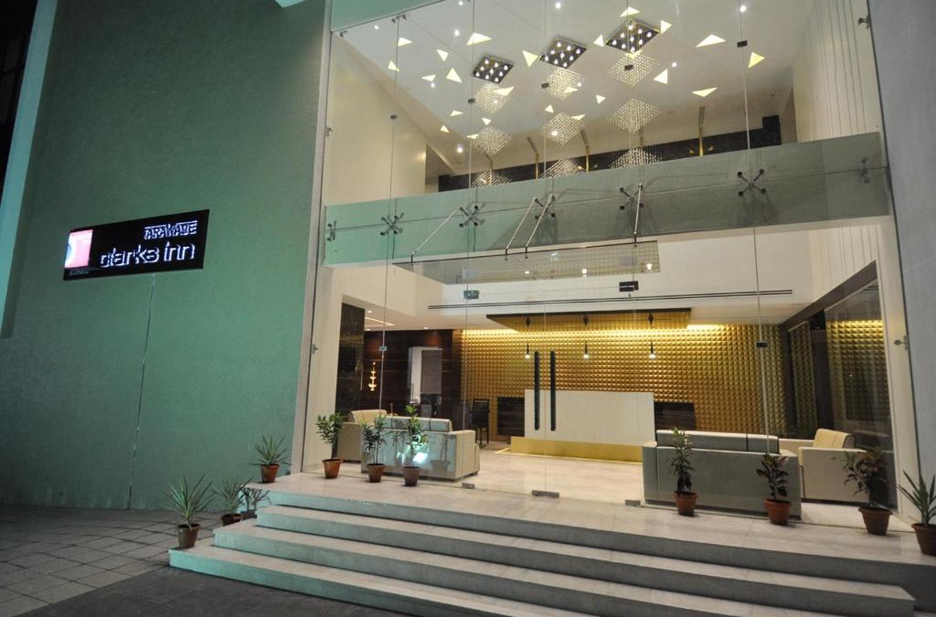 Shivajinagar Hotel | Tarawade Clarks Inn Pune