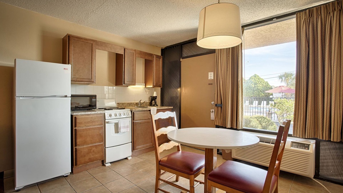Tarpon Springs Hotel | Tarpon Shores Inn