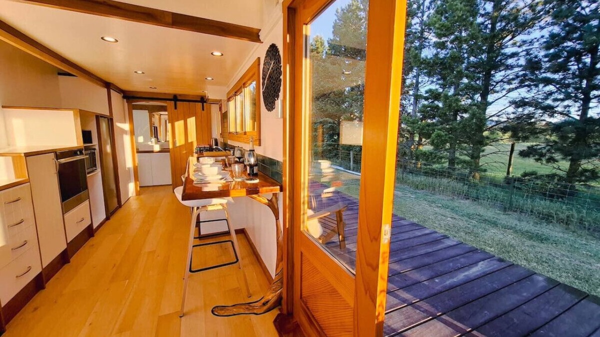 Tarras House | Tarras Tiny Haven Stargaze, Unwind, Wake to Mountain Views