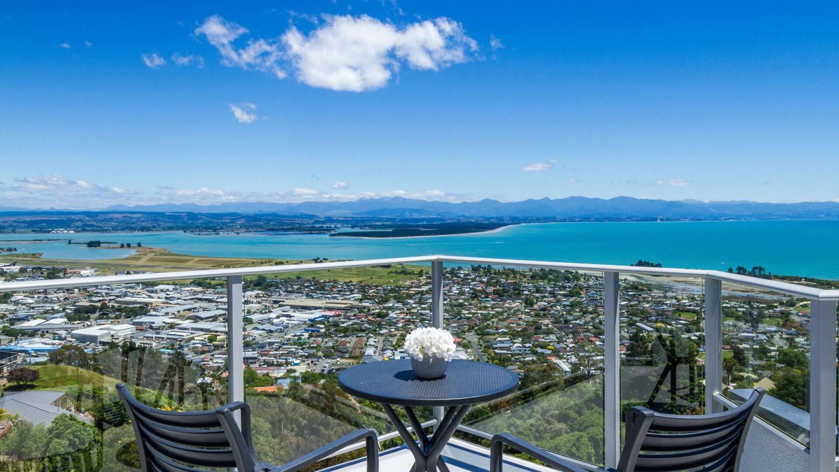 Nelson House | Tasman Bay Villa - Stunning hill-top location and Sea Views