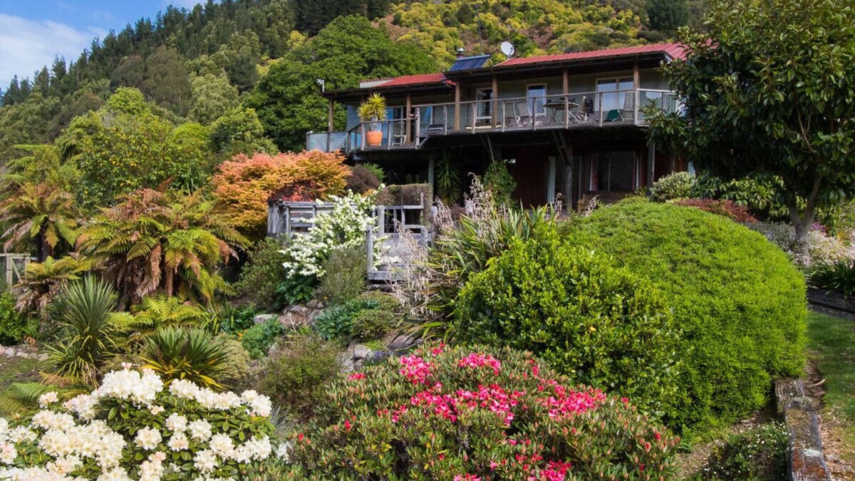 Marahau Cottage | Tasman Hideaway - Marahau Holiday Home