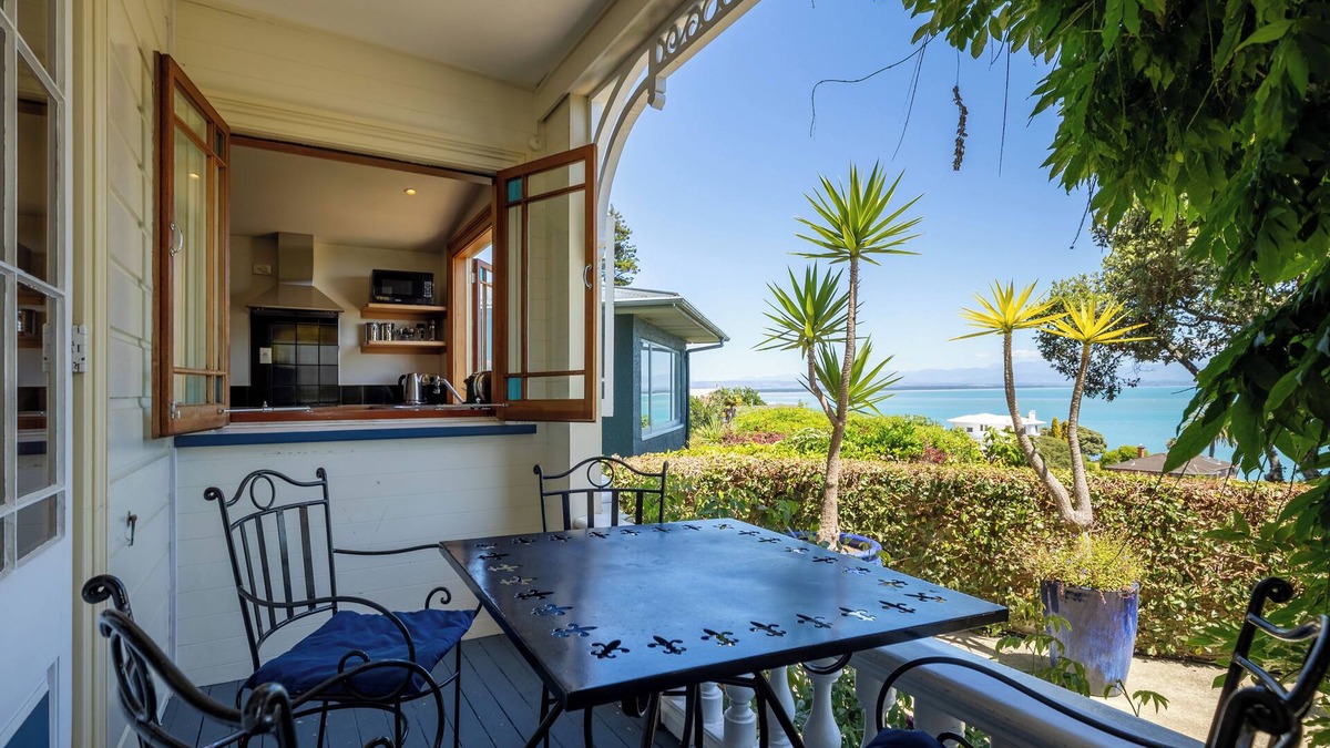 Nelson Apartment | 'Tasman Suite - Te Whare Rangi' Self-Contained Room in Nelson Waterfront