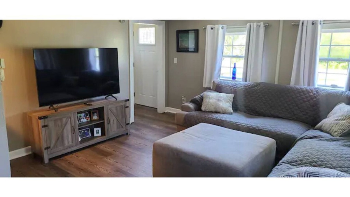 Ballston Spa House | Taste of Country not far from Saratoga Springs Race Track