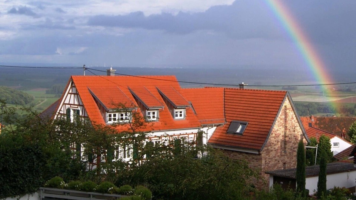 Gleiszellen-Gleishorbach Apartment | Tasteful top floor apartment in the southern Palatinate winegrower's house