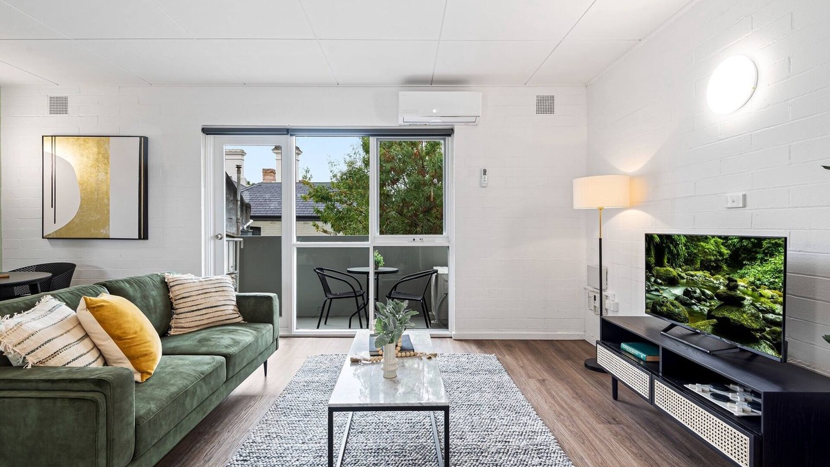 Parkville Apartment | Tasteful 1-Bed Apartment with Balcony Seating