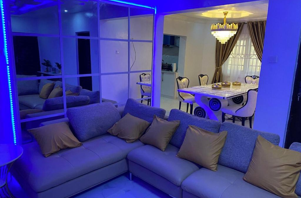 Ibadan Apartment | Tasteful 5 bedroom , 2 kitchen, 2 living-room